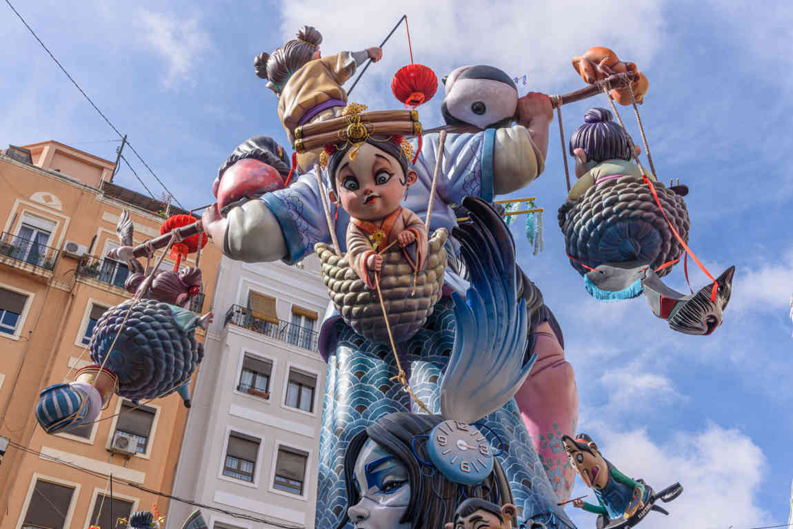 Valencia - fallas 2023 - 5 premio - falla Sueca-Literato Azorín - Crisistunidad ¿Asia on anem! 08.jpg